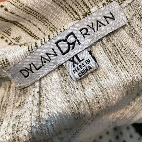 Woman’s Dylan Ryan lightweight Aztec print peasant top size XL - Picture 2 of 5